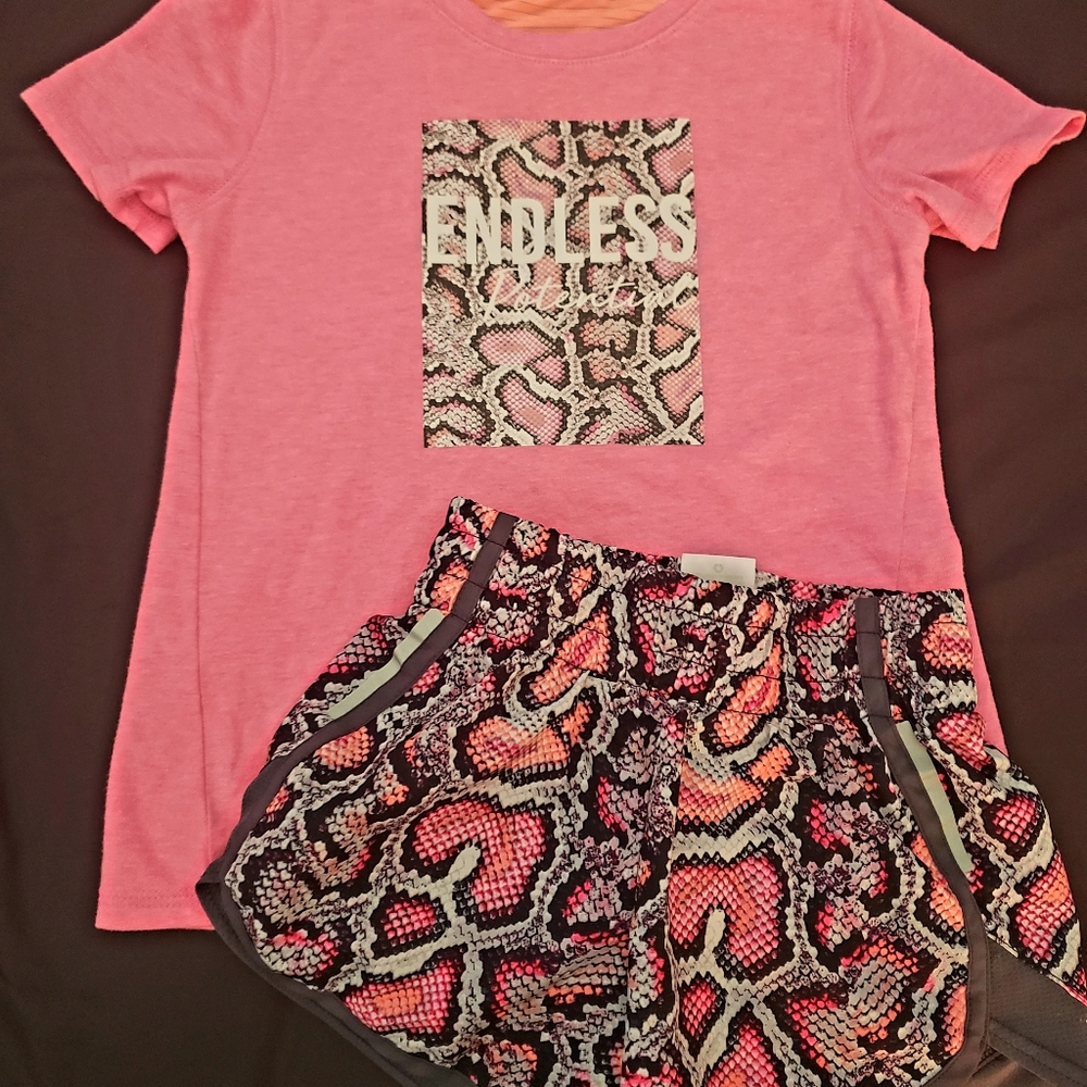 Girls t-shirt & shorts.